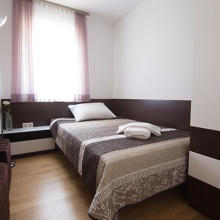 Apartments Villa Novak 1 Donji Okrug  Chambre photo