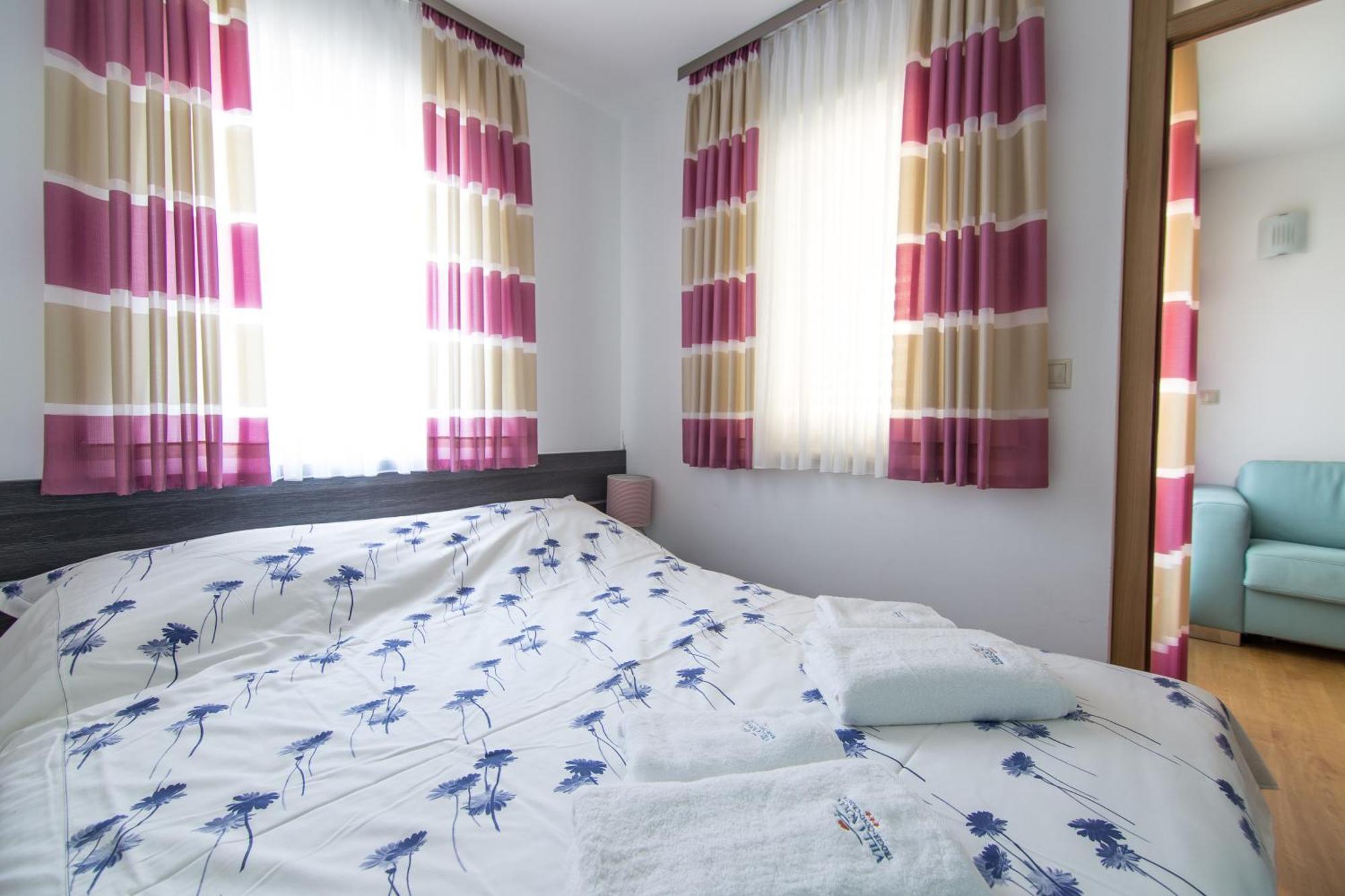 Apartments Villa Novak 1 Donji Okrug  Chambre photo
